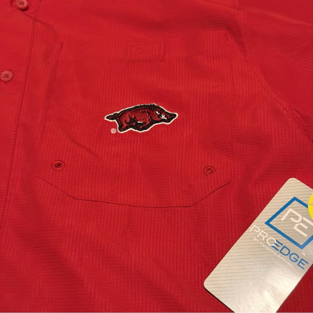 Pro Edge Red Short-Sleeve Button-Down Shirt with Embroidered Patch AR Razorbacks - Picture 4 of 6